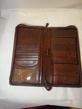 Classic Wilson Leather Brown Leather Zip-Around Bi-fold Wallet Organizer
